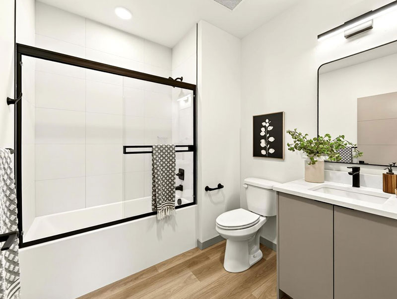 The Ivywild primary bathroom